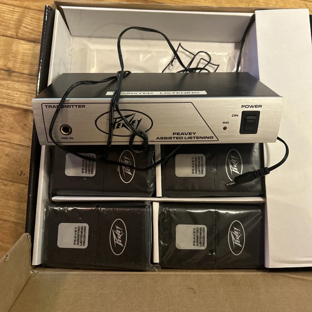 Peavey Assisted Listening System 72.1 MHz - Transmitter + 8 Receivers